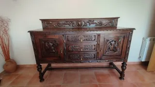 Aparador antiguo madera tallada