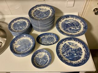 Vajilla Churchill Antigua Azul y Blanca