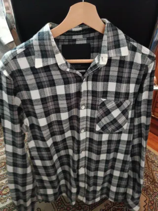 Camisa de cuadros gris, blanco y negro