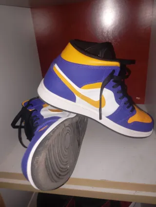 Nike Jordan Morado y Amarillo