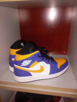 Nike Jordan Morado y Amarillo