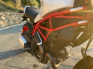 Ducati 797 + Naked Blanca y Roja 2017