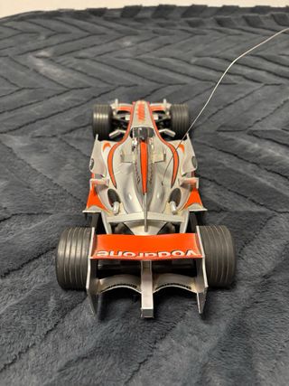 Coche teledirigido Vodafone McLaren
