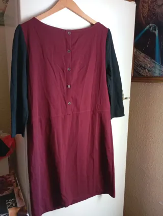 Vestido corto burdeos y negro