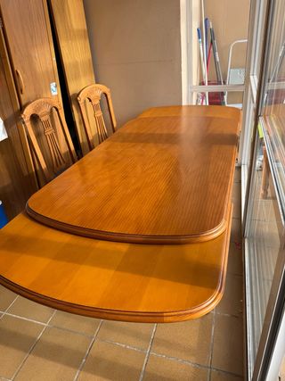 Mesa de comedor. madera extensible.