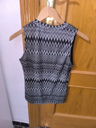 Camiseta sin mangas zigzag blanco y negro