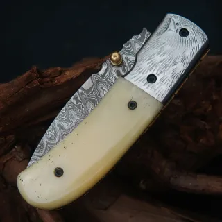 Coltello Damasco con Manico in Osso