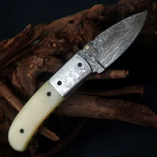 Coltello Damasco con Manico in Osso