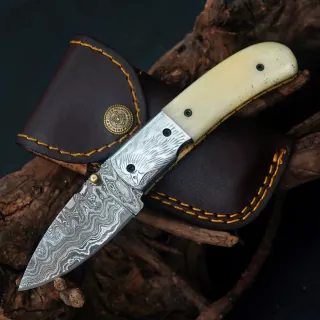 Coltello Damasco con Manico in Osso