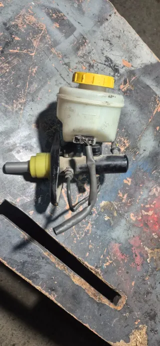 Bomba de freno Nissan Terrano 2