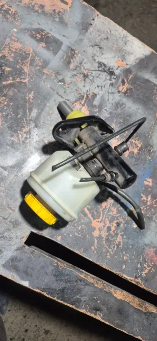 Bomba de freno Nissan Terrano 2