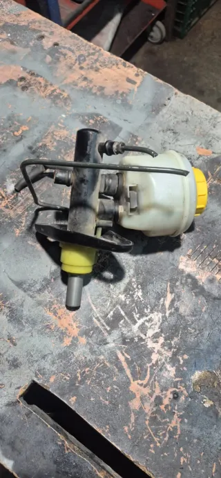 Bomba de freno Nissan Terrano 2