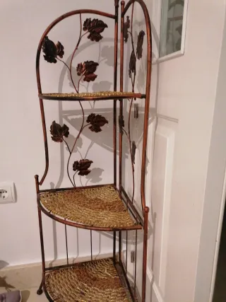 Estantería de esquina decorativa