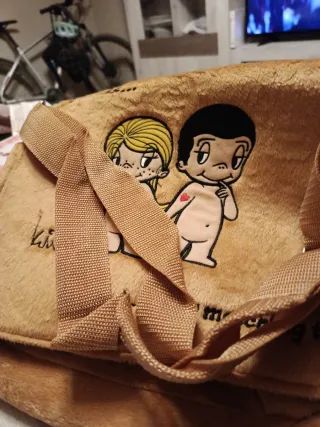 Bolso LOVE IS terciopelo grande