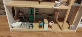 Casa de muñecas de madera