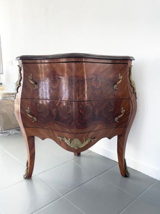 Cómoda Luis XV madera y metal