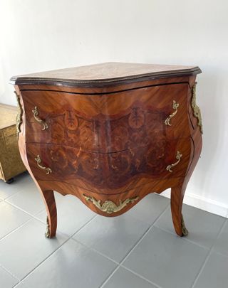 Cómoda Luis XV madera y metal