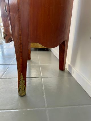 Cómoda Luis XV madera y metal