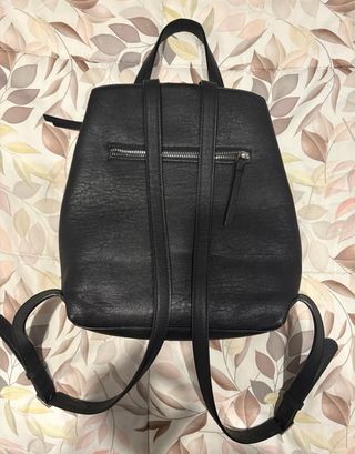 Bolso Negro Desigual con Diseño Floral