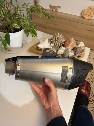 Escape Yoshimura AT2 50mm Carbono