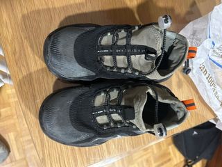 Botas para niño negras y grises