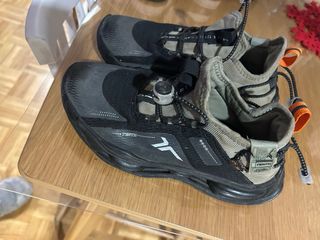 Botas para niño negras y grises