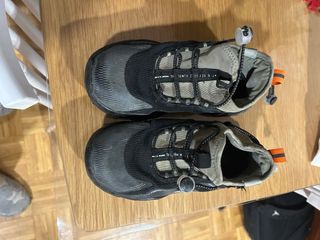 Botas para niño negras y grises