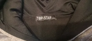 Felpa invernale grigia con stampa camouflage