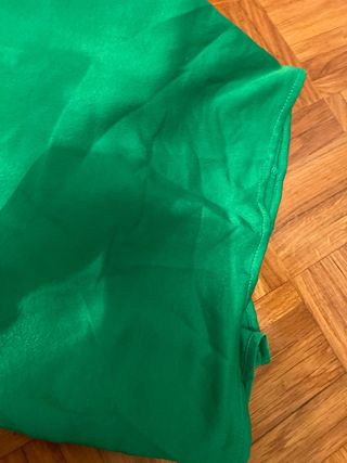 Blusa verde tirantes con cadena dorada