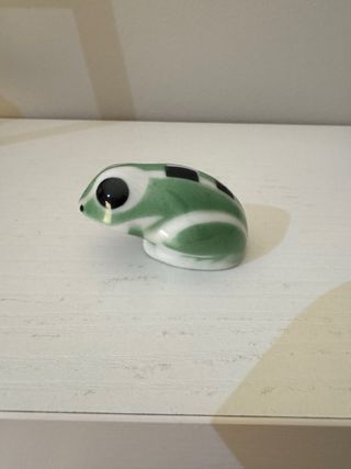 Figura sargadelos cerámica rana verde y blanca