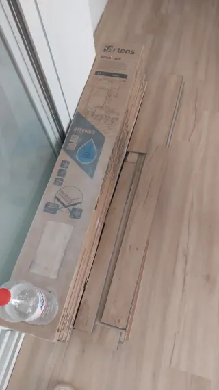 MONTAJE PUERTAS, TARIMA, COCINAS ECONÓMICOS