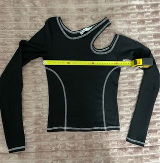 Camiseta Bershka asimétrica negra Talla XS