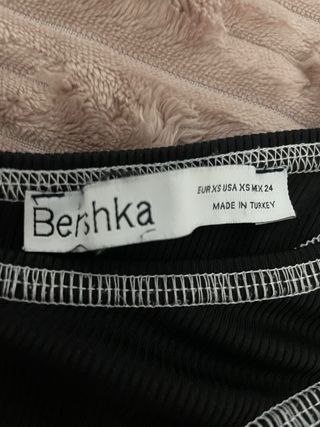 Camiseta Bershka asimétrica negra Talla XS