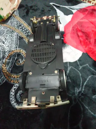 Coche antiguo de metal