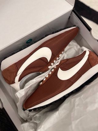 Zapatillas Nike Marrones y Blancas Nuevas