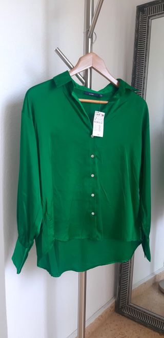 Camisa de satén. Kiabi. Nueva sin estrenar y con e