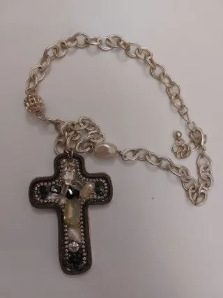 Colgante Cruz Multicolor y Plateado