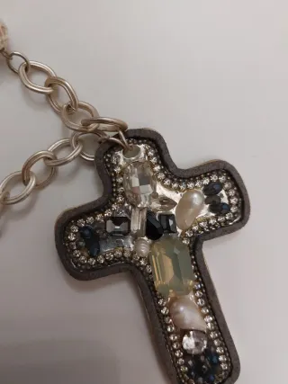 Colgante Cruz Multicolor y Plateado