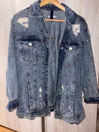 Chaqueta vaquera desgastada