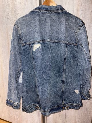 Chaqueta vaquera desgastada