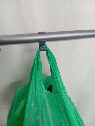 Clips sujetacables y ganchos para tubos