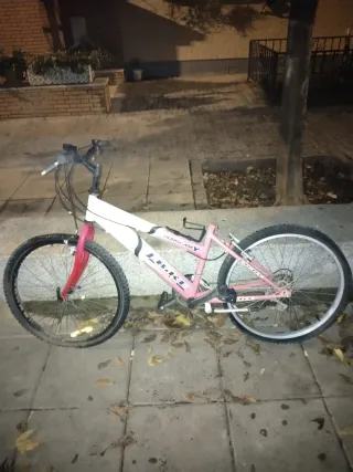 Bicicleta 24 rosa e bianca