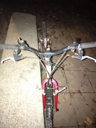 Bicicleta 24 rosa e bianca