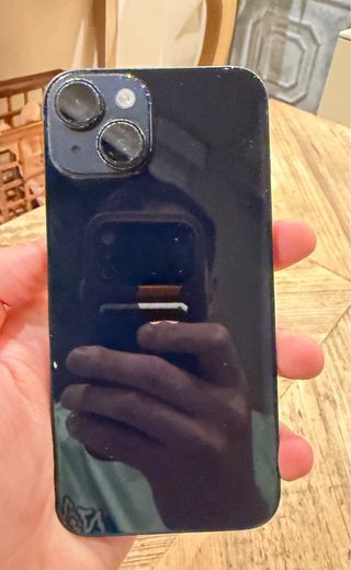 iPhone 14 azul oscuro