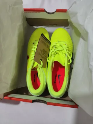 Botas de fútbol Nike Tiempo Legend 10 a estrenar