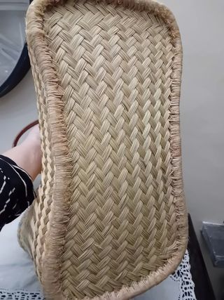 Borsa in paglia con decorazioni