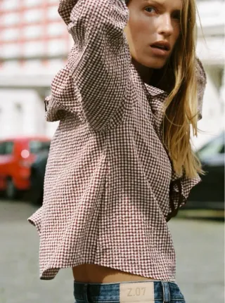 Blusa Zara cuadros vichy volantes color burdeos