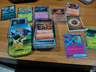 Mini Tin Pikachu Pokémon + Carte Holo e 1 full a.