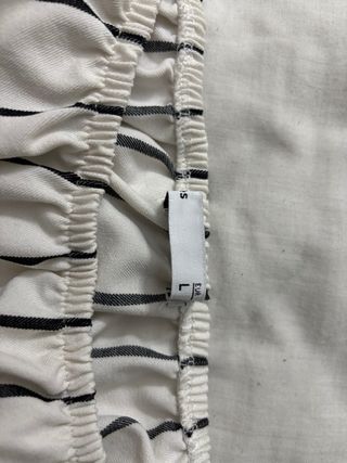 Top blanco con rayas negras