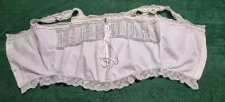 Cubrecorsé antiguo con tirantes de encaje